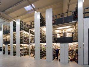 Read more about the article 如何選擇適合的積層架？川能倉儲設備的專業規劃與比較優勢