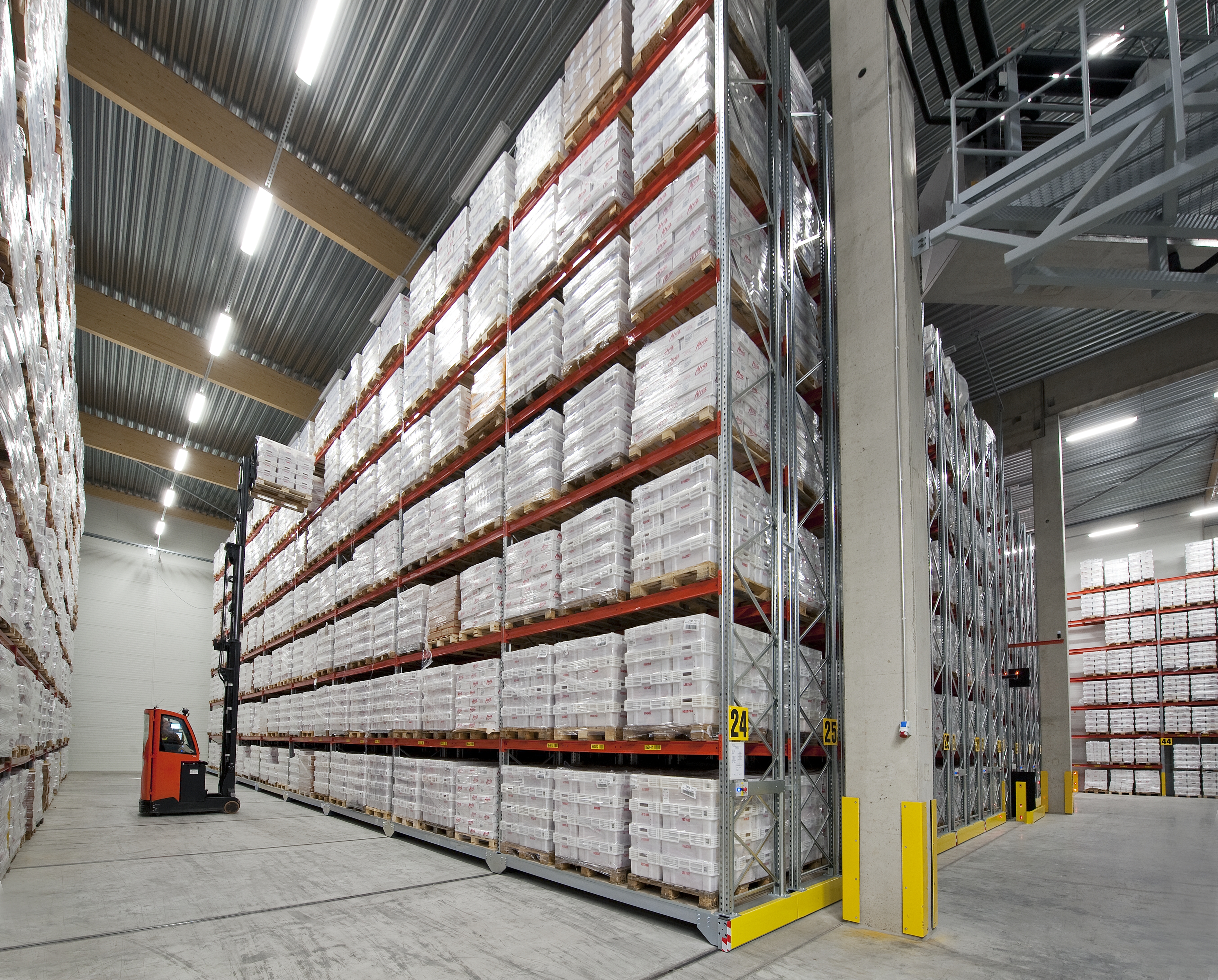 You are currently viewing 自動倉儲的後盾:川能倉儲設備-電動移動貨架優勢公開